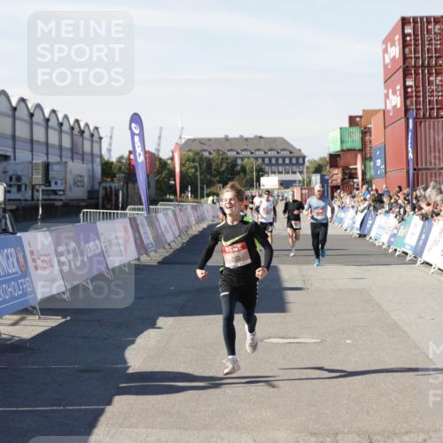 03.10.2025 - Köhlbrandbrückenlauf Jannik Wohlers http://msf.ph/oto/9103617 03.10.2025 12:58:03 Ziel 4046, 4102, 4234, 4654, 5961, 6518, 6519, 6520, 6715 meine-sportfotos.de
