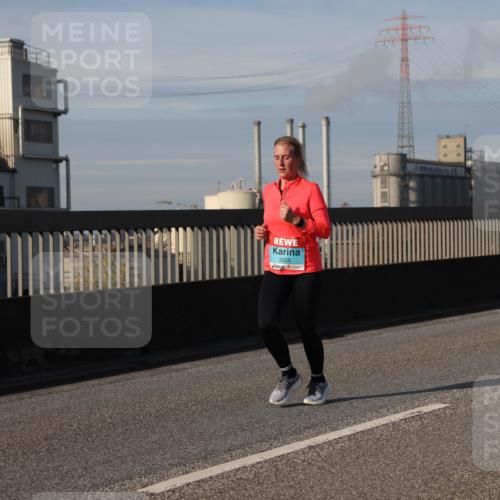 03.10.2025 - Köhlbrandbrückenlauf Lena Gebhardt http://msf.ph/oto/9103622 03.10.2025 10:12:18 Position 2 3225 meine-sportfotos.de