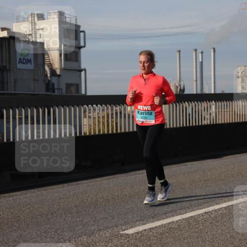 03.10.2025 - Köhlbrandbrückenlauf Lena Gebhardt http://msf.ph/oto/9103633 03.10.2025 10:12:18 Position 2 3225 meine-sportfotos.de
