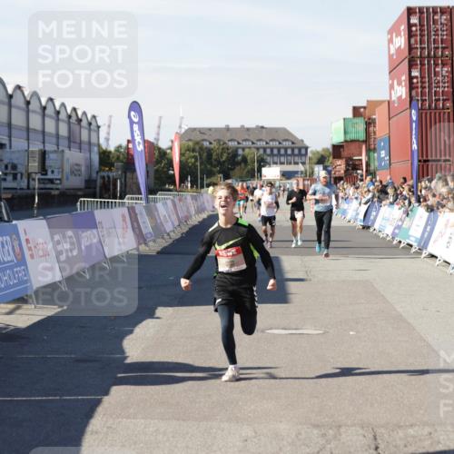 03.10.2025 - Köhlbrandbrückenlauf Jannik Wohlers http://msf.ph/oto/9103634 03.10.2025 12:58:03 Ziel 4046, 4102, 4234, 4654, 5961, 6518, 6519, 6520, 6715 meine-sportfotos.de