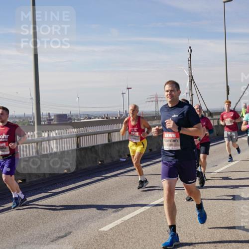 03.10.2025 - Köhlbrandbrückenlauf Michael Burmester http://msf.ph/oto/9103635 03.10.2025 12:48:06 Position 2 6366 meine-sportfotos.de
