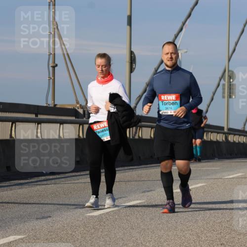 03.10.2025 - Köhlbrandbrückenlauf Strokosch-Dieckow http://msf.ph/oto/9103642 03.10.2025 10:13:26 Position 2 3477, 3474 meine-sportfotos.de