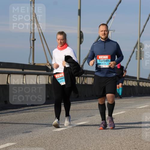 03.10.2025 - Köhlbrandbrückenlauf Strokosch-Dieckow http://msf.ph/oto/9103648 03.10.2025 10:13:26 Position 2 3477, 3474 meine-sportfotos.de