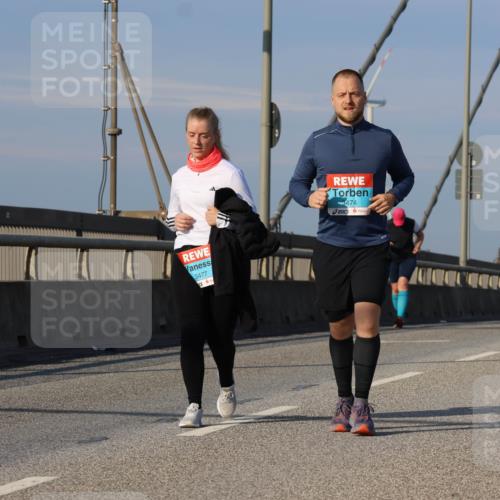 03.10.2025 - Köhlbrandbrückenlauf Strokosch-Dieckow http://msf.ph/oto/9103655 03.10.2025 10:13:26 Position 2 3477, 3474 meine-sportfotos.de