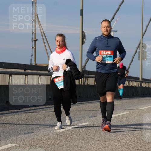 03.10.2025 - Köhlbrandbrückenlauf Strokosch-Dieckow http://msf.ph/oto/9103659 03.10.2025 10:13:26 Position 2 3477, 3474 meine-sportfotos.de