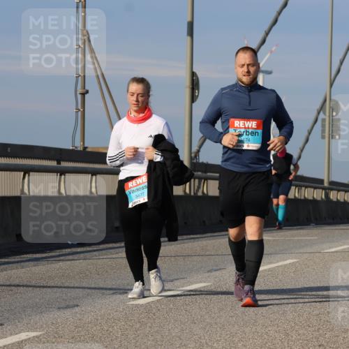 03.10.2025 - Köhlbrandbrückenlauf Strokosch-Dieckow http://msf.ph/oto/9103663 03.10.2025 10:13:26 Position 2 3477, 3474 meine-sportfotos.de
