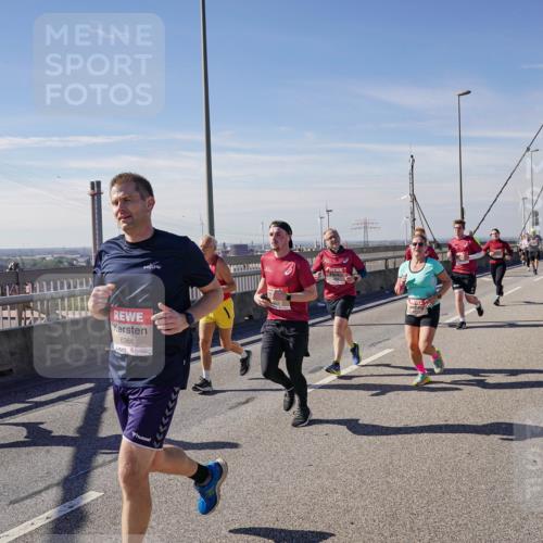 03.10.2025 - Köhlbrandbrückenlauf Michael Burmester http://msf.ph/oto/9103666 03.10.2025 12:48:07 Position 2 20, 6366 meine-sportfotos.de