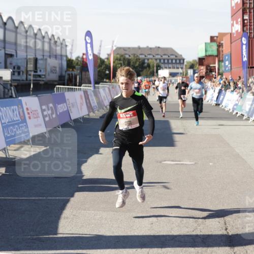 03.10.2025 - Köhlbrandbrückenlauf Jannik Wohlers http://msf.ph/oto/9103710 03.10.2025 12:58:04 Ziel 4046, 4102, 4234, 4248, 4654, 5961, 6518, 6519, 6520, 6715, 6718 meine-sportfotos.de