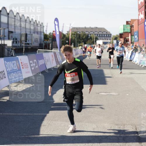 03.10.2025 - Köhlbrandbrückenlauf Jannik Wohlers http://msf.ph/oto/9103745 03.10.2025 12:58:04 Ziel 4046, 4102, 4234, 4248, 4654, 5961, 6518, 6519, 6520, 6715, 6718 meine-sportfotos.de