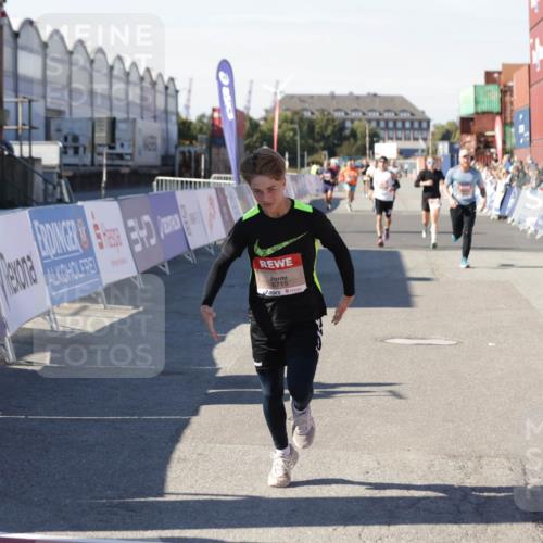 03.10.2025 - Köhlbrandbrückenlauf Jannik Wohlers http://msf.ph/oto/9103750 03.10.2025 12:58:04 Ziel 4046, 4102, 4234, 4248, 4654, 5961, 6518, 6519, 6520, 6715, 6718 meine-sportfotos.de