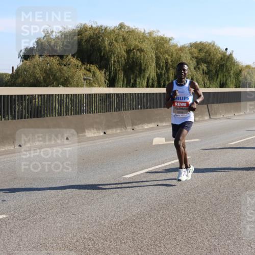 03.10.2025 - Köhlbrandbrückenlauf Strokosch-Dieckow http://msf.ph/oto/9103759 03.10.2025 12:11:03 Position 3 6359 meine-sportfotos.de