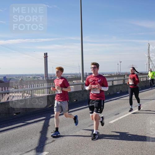 03.10.2025 - Köhlbrandbrückenlauf Michael Burmester http://msf.ph/oto/9103761 03.10.2025 12:48:09 Position 2 5911 meine-sportfotos.de
