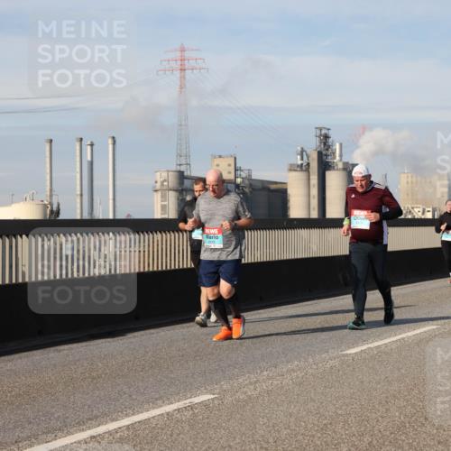 03.10.2025 - Köhlbrandbrückenlauf Lena Gebhardt http://msf.ph/oto/9103763 03.10.2025 10:12:27 Position 2 2513 meine-sportfotos.de