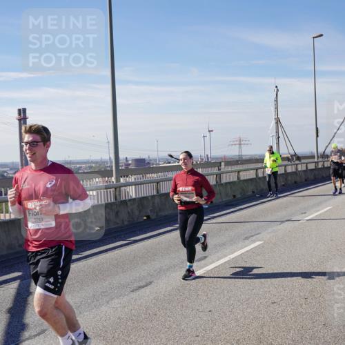 03.10.2025 - Köhlbrandbrückenlauf Michael Burmester http://msf.ph/oto/9103774 03.10.2025 12:48:10 Position 2 5911 meine-sportfotos.de