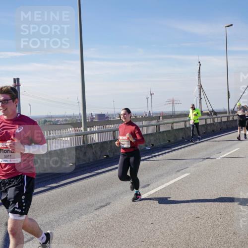 03.10.2025 - Köhlbrandbrückenlauf Michael Burmester http://msf.ph/oto/9103784 03.10.2025 12:48:10 Position 2 5911 meine-sportfotos.de