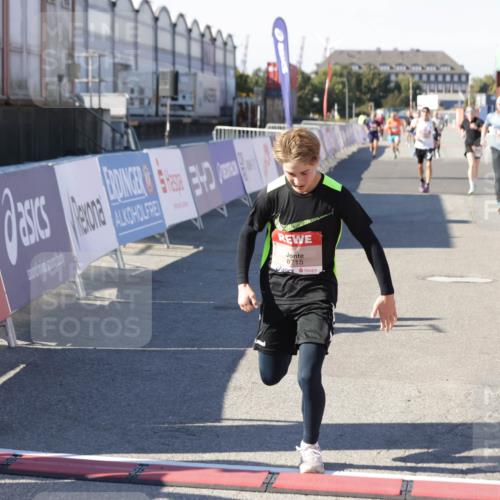 03.10.2025 - Köhlbrandbrückenlauf Jannik Wohlers http://msf.ph/oto/9103789 03.10.2025 12:58:04 Ziel 4046, 4102, 4234, 4248, 4654, 5961, 6518, 6519, 6520, 6715, 6718 meine-sportfotos.de