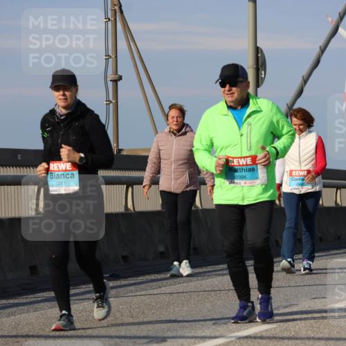 03.10.2025 - Köhlbrandbrückenlauf Strokosch-Dieckow http://msf.ph/oto/9103790 03.10.2025 10:15:37 Position 2 1241, 3396, 2908 meine-sportfotos.de