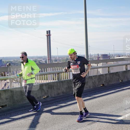 03.10.2025 - Köhlbrandbrückenlauf Michael Burmester http://msf.ph/oto/9103794 03.10.2025 12:48:15 Position 2 5147 meine-sportfotos.de