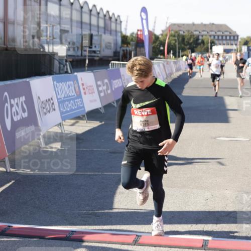 03.10.2025 - Köhlbrandbrückenlauf Jannik Wohlers http://msf.ph/oto/9103796 03.10.2025 12:58:04 Ziel 4046, 4102, 4234, 4248, 4654, 5961, 6518, 6519, 6520, 6715, 6718 meine-sportfotos.de
