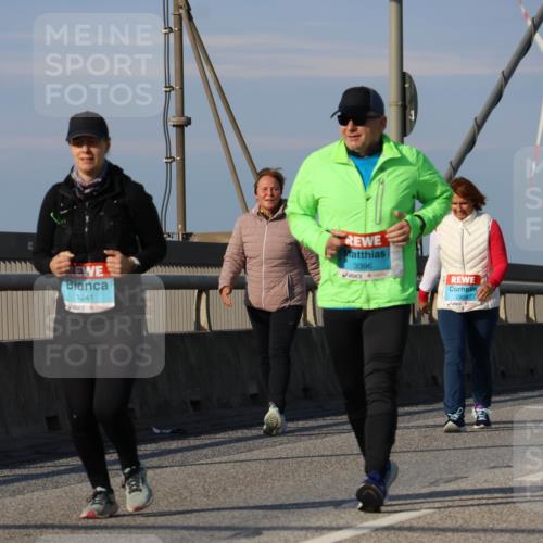 03.10.2025 - Köhlbrandbrückenlauf Strokosch-Dieckow http://msf.ph/oto/9103799 03.10.2025 10:15:37 Position 2 1241, 3396, 2908 meine-sportfotos.de
