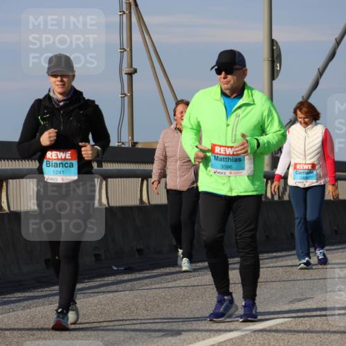 03.10.2025 - Köhlbrandbrückenlauf Strokosch-Dieckow http://msf.ph/oto/9103815 03.10.2025 10:15:37 Position 2 1241, 3396, 2908 meine-sportfotos.de