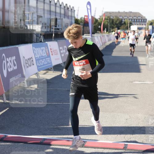 03.10.2025 - Köhlbrandbrückenlauf Jannik Wohlers http://msf.ph/oto/9103817 03.10.2025 12:58:04 Ziel 4046, 4102, 4234, 4248, 4654, 5961, 6518, 6519, 6520, 6715, 6718 meine-sportfotos.de