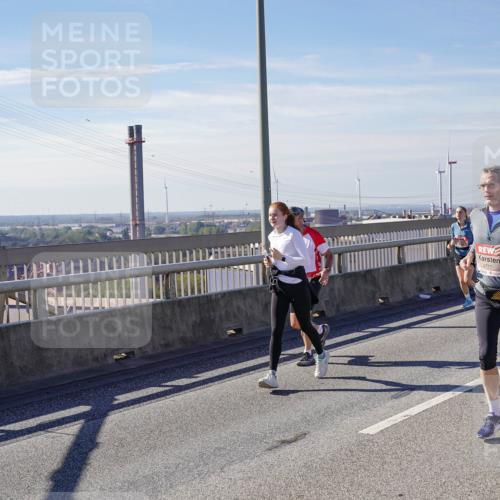 03.10.2025 - Köhlbrandbrückenlauf Michael Burmester http://msf.ph/oto/9103825 03.10.2025 12:48:16 Position 2 4777 meine-sportfotos.de