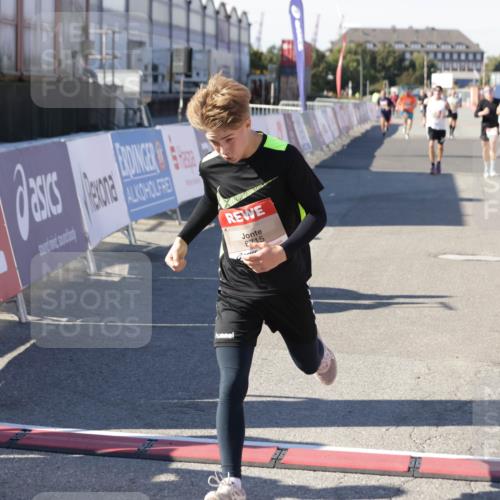 03.10.2025 - Köhlbrandbrückenlauf Jannik Wohlers http://msf.ph/oto/9103831 03.10.2025 12:58:04 Ziel 4046, 4102, 4234, 4248, 4654, 5961, 6518, 6519, 6520, 6715, 6718 meine-sportfotos.de