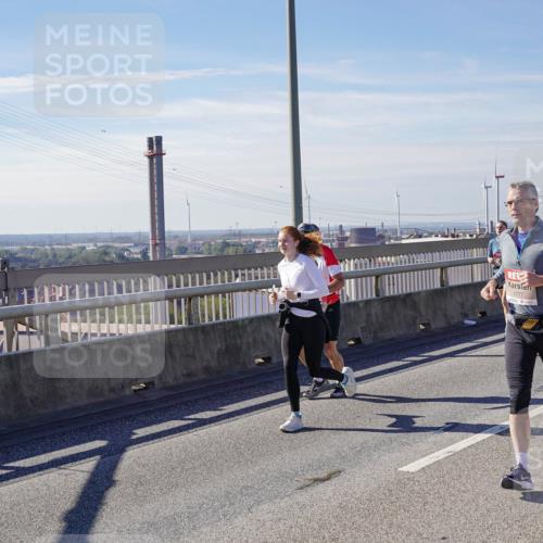 03.10.2025 - Köhlbrandbrückenlauf Michael Burmester http://msf.ph/oto/9103834 03.10.2025 12:48:16 Position 2 4777 meine-sportfotos.de