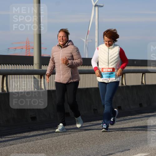 03.10.2025 - Köhlbrandbrückenlauf Strokosch-Dieckow http://msf.ph/oto/9103844 03.10.2025 10:15:43 Position 2 2908 meine-sportfotos.de