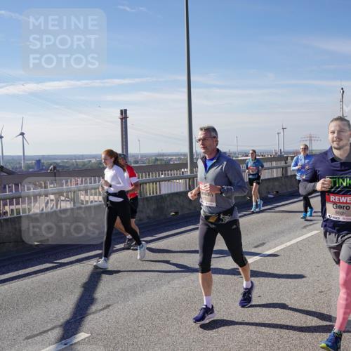03.10.2025 - Köhlbrandbrückenlauf Michael Burmester http://msf.ph/oto/9103846 03.10.2025 12:48:17 Position 2 777, 5689 meine-sportfotos.de