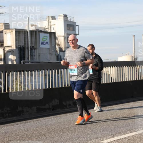 03.10.2025 - Köhlbrandbrückenlauf Lena Gebhardt http://msf.ph/oto/9103847 03.10.2025 10:12:29 Position 2 2513, 2418 meine-sportfotos.de