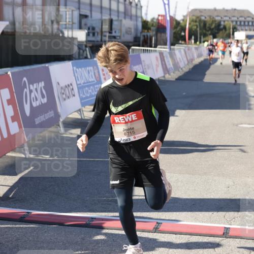 03.10.2025 - Köhlbrandbrückenlauf Jannik Wohlers http://msf.ph/oto/9103851 03.10.2025 12:58:05 Ziel 4046, 4102, 4234, 4248, 5961, 6518, 6519, 6520, 6715, 6718 meine-sportfotos.de
