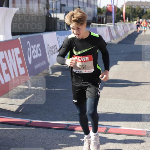 03.10.2025 - Köhlbrandbrückenlauf Jannik Wohlers http://msf.ph/oto/9103870 03.10.2025 12:58:05 Ziel 4046, 4102, 4234, 4248, 5961, 6518, 6519, 6520, 6715, 6718 meine-sportfotos.de