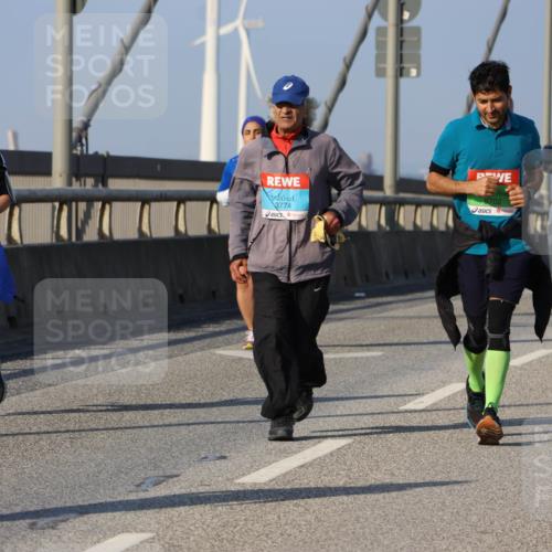 03.10.2025 - Köhlbrandbrückenlauf Strokosch-Dieckow http://msf.ph/oto/9103926 03.10.2025 10:16:44 Position 2 3774, 9702, 3195 meine-sportfotos.de