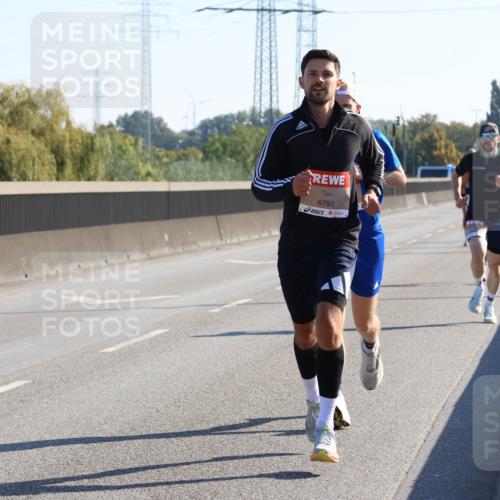 03.10.2025 - Köhlbrandbrückenlauf Strokosch-Dieckow http://msf.ph/oto/9103933 03.10.2025 12:11:33 Position 3 6793 meine-sportfotos.de