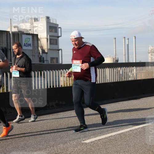 03.10.2025 - Köhlbrandbrückenlauf Lena Gebhardt http://msf.ph/oto/9103944 03.10.2025 10:12:30 Position 2 2513, 2390, 2418 meine-sportfotos.de