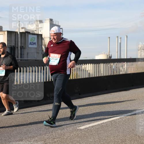 03.10.2025 - Köhlbrandbrückenlauf Lena Gebhardt http://msf.ph/oto/9103954 03.10.2025 10:12:30 Position 2 2390, 6, 2418, 5 meine-sportfotos.de
