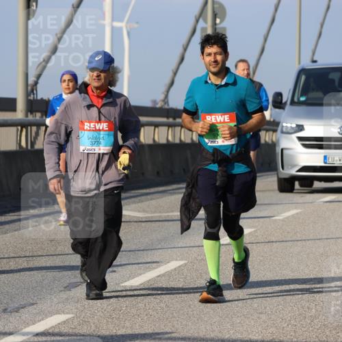 03.10.2025 - Köhlbrandbrückenlauf Strokosch-Dieckow http://msf.ph/oto/9103955 03.10.2025 10:16:46 Position 2 3774, 000, 3195 meine-sportfotos.de