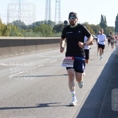 03.10.2025 - Köhlbrandbrückenlauf Strokosch-Dieckow http://msf.ph/oto/9103956 03.10.2025 12:11:36 Position 3 6458 meine-sportfotos.de