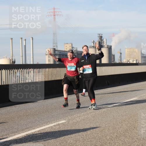03.10.2025 - Köhlbrandbrückenlauf Lena Gebhardt http://msf.ph/oto/9103966 03.10.2025 10:12:31 Position 2 2757, 2755 meine-sportfotos.de