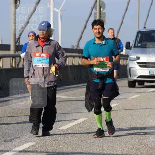 03.10.2025 - Köhlbrandbrückenlauf Strokosch-Dieckow http://msf.ph/oto/9103975 03.10.2025 10:16:46 Position 2 3774, 9702, 3195 meine-sportfotos.de