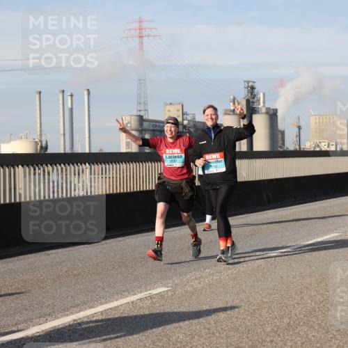 03.10.2025 - Köhlbrandbrückenlauf Lena Gebhardt http://msf.ph/oto/9103979 03.10.2025 10:12:31 Position 2 2757, 2755 meine-sportfotos.de