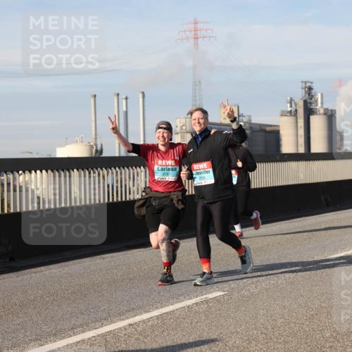 03.10.2025 - Köhlbrandbrückenlauf Lena Gebhardt http://msf.ph/oto/9104037 03.10.2025 10:12:31 Position 2 2757, 2755 meine-sportfotos.de