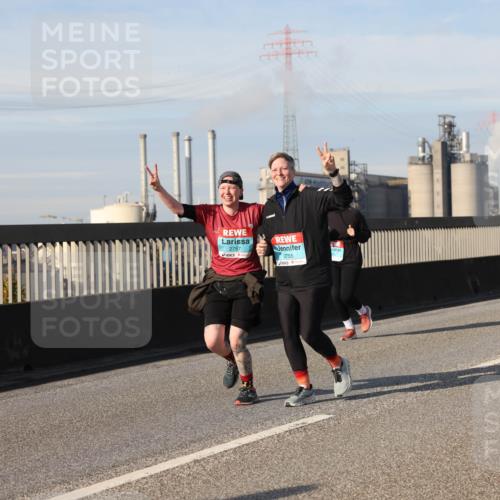 03.10.2025 - Köhlbrandbrückenlauf Lena Gebhardt http://msf.ph/oto/9104049 03.10.2025 10:12:31 Position 2 2757, 2755 meine-sportfotos.de