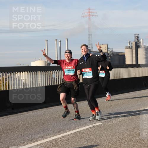 03.10.2025 - Köhlbrandbrückenlauf Lena Gebhardt http://msf.ph/oto/9104064 03.10.2025 10:12:31 Position 2 2757, 2755 meine-sportfotos.de