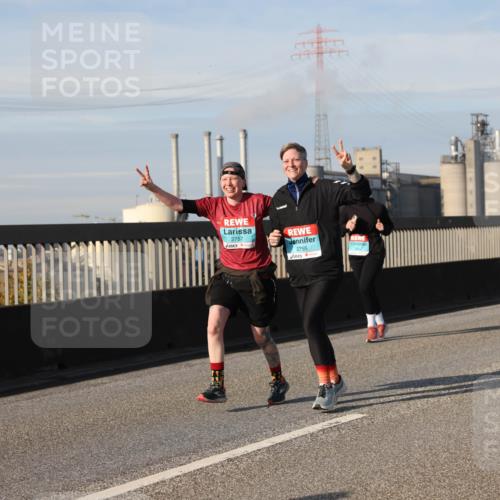 03.10.2025 - Köhlbrandbrückenlauf Lena Gebhardt http://msf.ph/oto/9104080 03.10.2025 10:12:31 Position 2 2757, 2755 meine-sportfotos.de