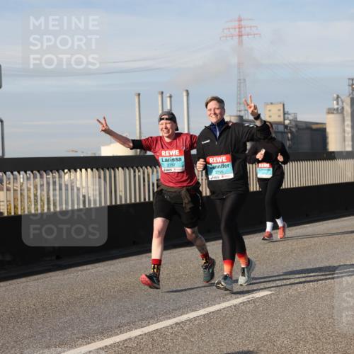 03.10.2025 - Köhlbrandbrückenlauf Lena Gebhardt http://msf.ph/oto/9104096 03.10.2025 10:12:31 Position 2 2757, 2755 meine-sportfotos.de