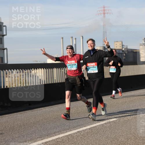03.10.2025 - Köhlbrandbrückenlauf Lena Gebhardt http://msf.ph/oto/9104109 03.10.2025 10:12:31 Position 2 2757, 2755 meine-sportfotos.de