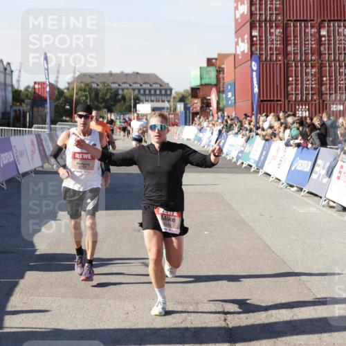 03.10.2025 - Köhlbrandbrückenlauf Jannik Wohlers http://msf.ph/oto/9104111 03.10.2025 12:58:10 Ziel 4234, 4248, 4394, 6715, 6717, 6718 meine-sportfotos.de
